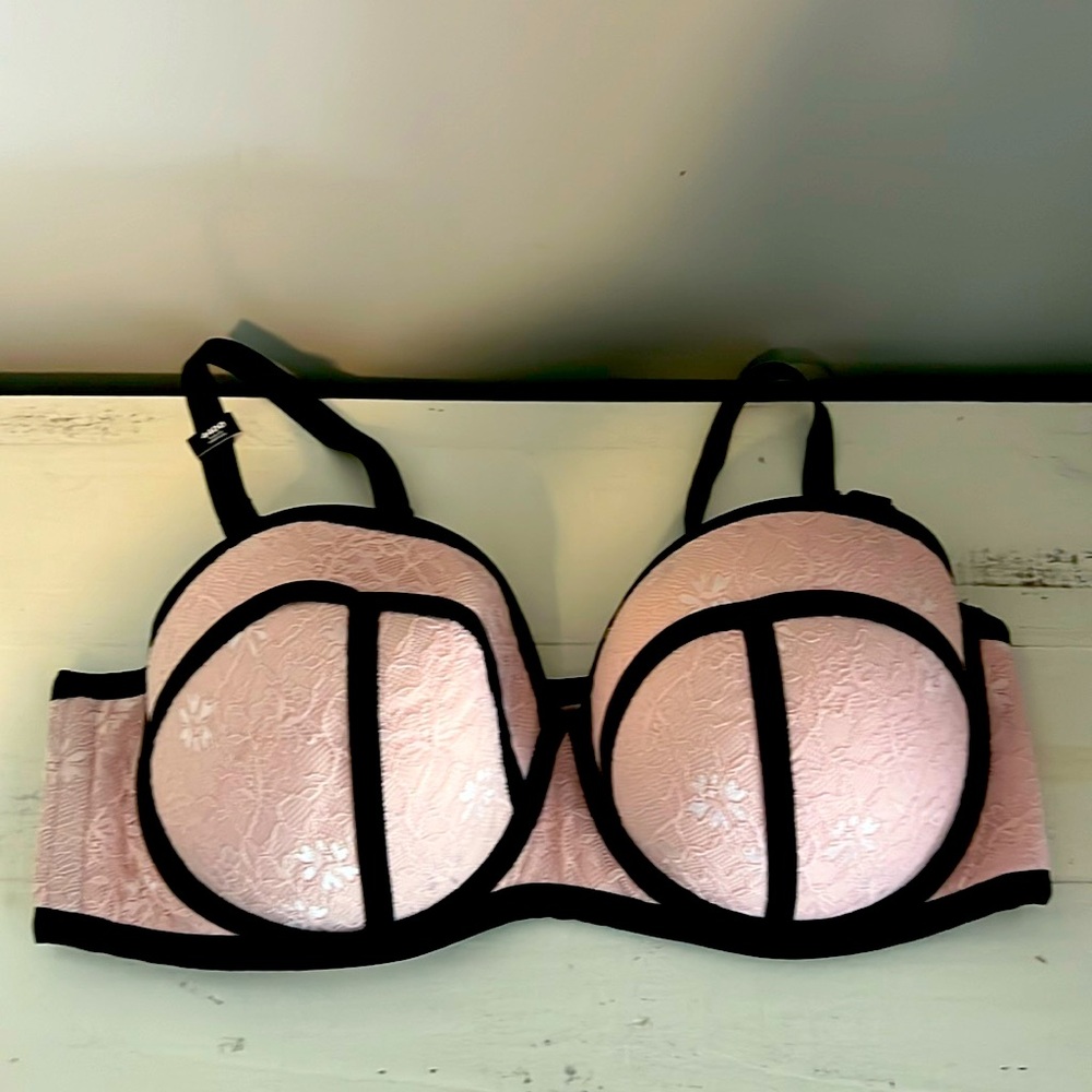 Torrid push-up strapless pink lace bra with black accents, size 44 DD